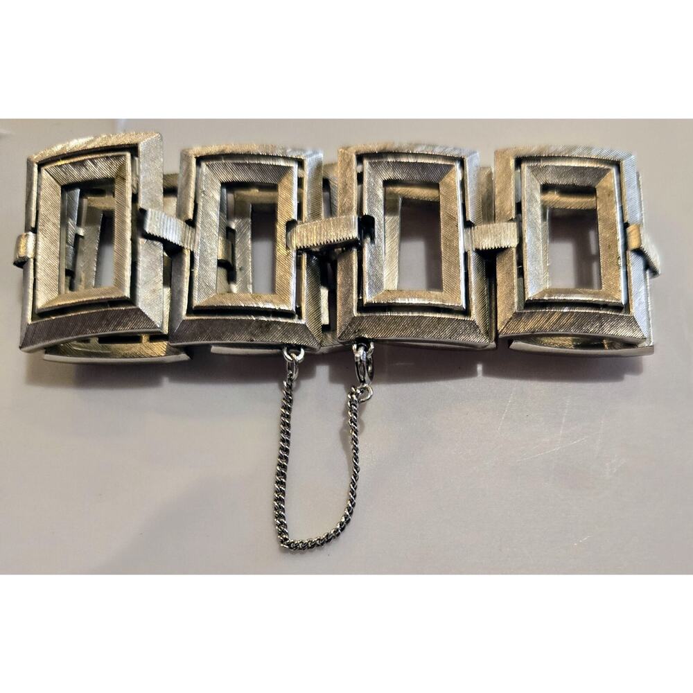 Vintage Crown Trifari Bracelet Brushed Silver Tone Square Link Safety Chain 7” - Picture 3 of 8